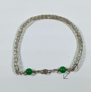 zilveren armband gemaakt dmv Viking knitting met smaragd, Danarts