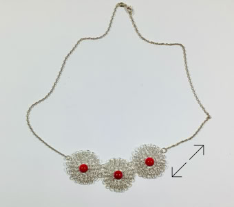 ketting,necklace, zilverdraad in ISK techniek,bloedkoraal, Danarts