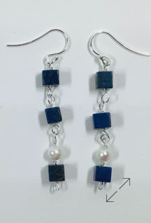 lapis lazuli oorbellen, parels, zilver draad, slotje en oorhaakjes, Danarts